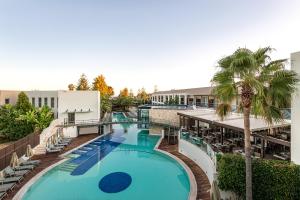 Gambar di galeri bagi Minos Mare Royal di Platanes