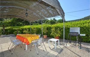 Κήπος έξω από το Lovely Home In Les Salles Du Gardon