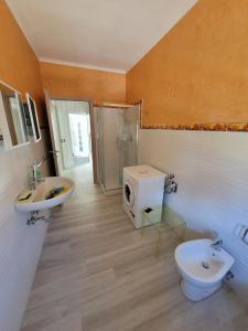 Ванна кімната в Appartamento in villa a 20 min da Levanto e dalle 5 Terre-Sesta Godano