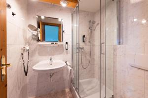 Kúpeľňa v ubytovaní Wellness Aparthotel "Lechlife" incl Pool - 400m zum LIFT