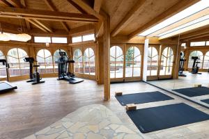 Fitness centrum a/nebo fitness zařízení v ubytování Wellness Aparthotel "Lechlife" incl Pool - 400m zum LIFT