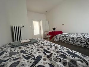 A bed or beds in a room at Casa Roma rooms& apartmens