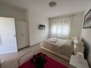 A bed or beds in a room at Casa Roma rooms& apartmens