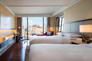Postel nebo postele na pokoji v ubytování JW Marriott Dongdaemun Square Seoul