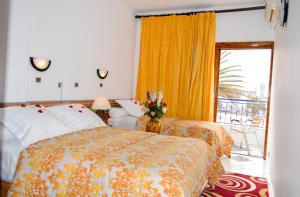 Postel nebo postele na pokoji v ubytování Hotel Sindibad + 37 fotografií