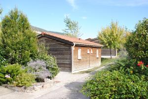 Vonkajšia záhrada v ubytovaní Résidence Les Chalets de Millau