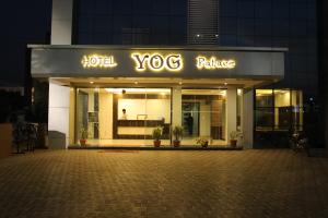 Certifikát, hodnocení, plakát nebo jiný dokument vystavený v ubytování Hotel Yog Palace Newly Renovated