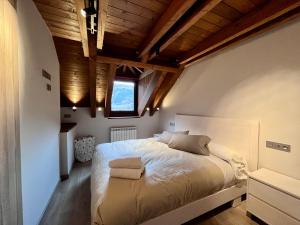 Ein Bett oder Betten in einem Zimmer der Unterkunft BPIRINEOS-Aigualluts