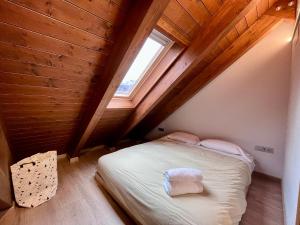Ein Bett oder Betten in einem Zimmer der Unterkunft BPIRINEOS-Aigualluts