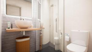a bathroom with a sink and a toilet at Gest in Mellieħa