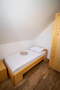 Postel nebo postele na pokoji v ubytování Vila Eva Lesce - Bled