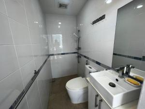 Bilik mandi di Patong Tower Superior Apt 2 bedrooms 2 bathrooms +12 gambar