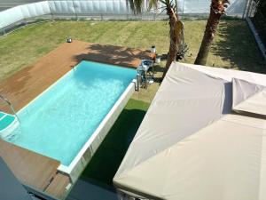 Bazén v ubytování Sunshine pool villa 2023新筑カリフォルニアスタイル 九十九里 garden nebo v jeho okolí