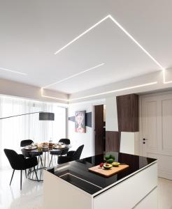 Imagen de la galería de The H Experience - Stylish 2BD apt with balcony in Heraklion center, en Heraclión