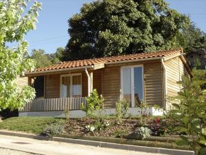 Vonkajšia záhrada v ubytovaní Résidence Les Chalets de Millau