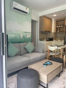 Kuchyň nebo kuchyňský kout v ubytování Modern Golf course view Apartment in Sky Park Laguna