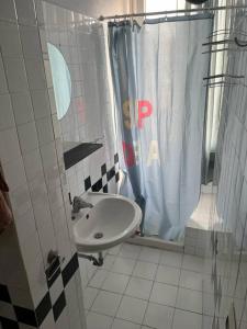 A bathroom at Appartamento in centro a Livorno