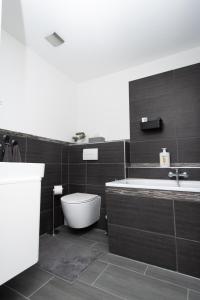 Ένα μπάνιο στο Quiet suite with all the comforts of home