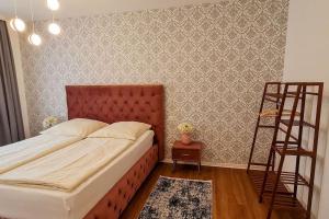 a bedroom with a large bed and a ladder at Luxus Wohnung im Stadtzentrum in Nuremberg