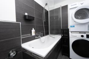 Ένα μπάνιο στο Quiet suite with all the comforts of home +3 φωτογραφίες