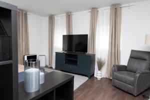 Μια τηλεόραση ή/και κέντρο ψυχαγωγίας στο Quiet suite with all the comforts of home