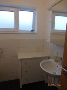 Koupelna v ubytování Ferienwohnung Lehrberg - Moderne Wohnung mit Wallbox für E-Auto