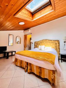 a bedroom with a large bed with a skylight at Falcone 22 in Bologna