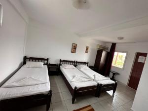 Postel nebo postele na pokoji v ubytování Casa Bucuria Henri Coanda