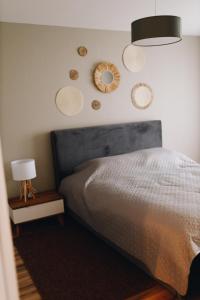 una camera da letto con un letto e due specchi sul muro di LK Apartment a Rēzekne