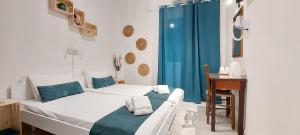 Postel nebo postele na pokoji v ubytování Kato Yialos Paros