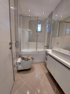 a bathroom with a tub and a shower and a sink at Bursa Dream Apartment in Bursa