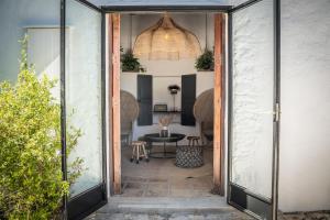 Patio lub wspólna przestrzeń na świeżym powietrzu w obiekcie Hotel Can Sastre