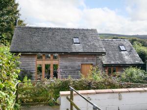 an old house with a slate roof at Meadow Barn in Shelve