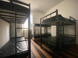 Ein Etagenbett oder Etagenbetten in einem Zimmer der Unterkunft Sunflower Hostel