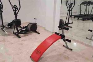 Centrum fitness w obiekcie Marbesa Marbella Apartment