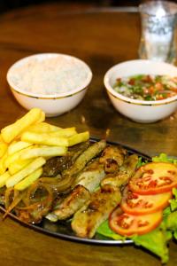 Comida in lodge ou em algum lugar perto