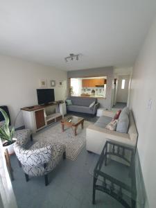 a living room with a couch and a table at Patagonia Tilly in Rada Tilly