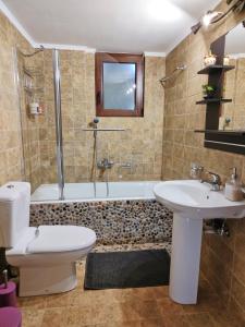 Kúpeľňa v ubytovaní Athevillas Chrysoula