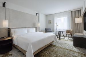 Cama ou camas em um quarto em The Westin Grand Frankfurt