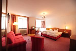 Postel nebo postele na pokoji v ubytování Hotel Krone
