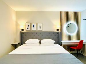 Ένα ή περισσότερα κρεβάτια σε δωμάτιο στο Joe's Contemporary 2 King Bedrooms Vacation Home in Canmore