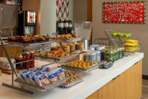 a buffet with food and drinks on a counter at TownePlace Suites by Marriott New Orleans Downtown/Canal Street in New Orleans