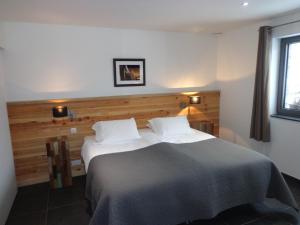 Postel nebo postele na pokoji v ubytování B&B Domaine du Vieux Chêne