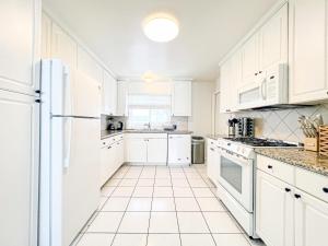 a white kitchen with white cabinets and appliances at Diamond in LA - AM3-CUL in Los Angeles