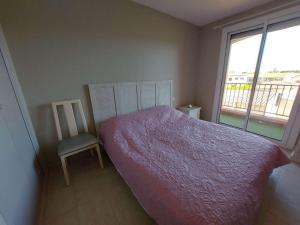Posteľ alebo postele v izbe v ubytovaní Appartement 2 pièces climatisé en front de mer au Grau d'Agde avec terrasse et accès direct à la plage - FR-1-423-275