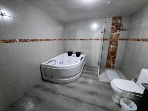 Koupelna v ubytování Departamento de lujo Condominio ADMIRA + 10 fotografií