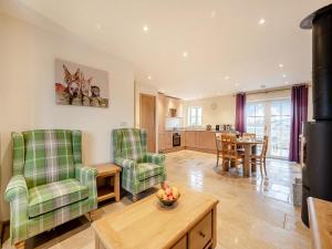 a living room with two chairs and a table at Lavender Cottage - Uk38682 in Oxhill