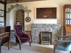 Gallery image of Groudd Hall Cottage in Cerrig-y-Druidion