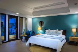 Llit o llits en una habitació de Sokchea Angkor Hotel