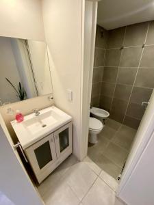 a small bathroom with a sink and a toilet at Depto. cerca del centro in Córdoba